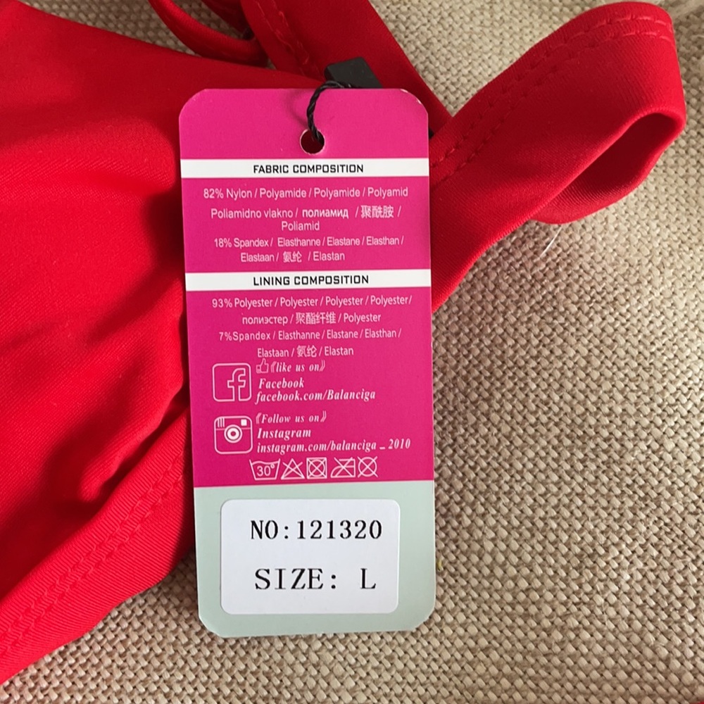 Bikini - Picture 2 of 2